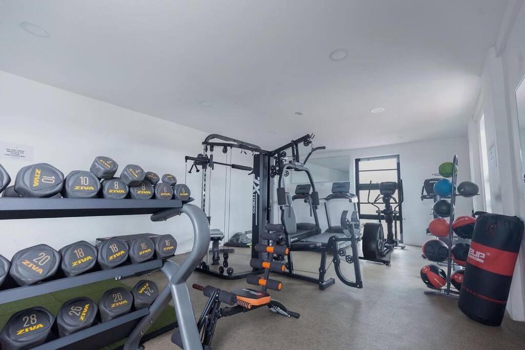 Luxury Labone Edge 2-Bedroom Apartment In Accra - Fivehills Homes Экстерьер фото