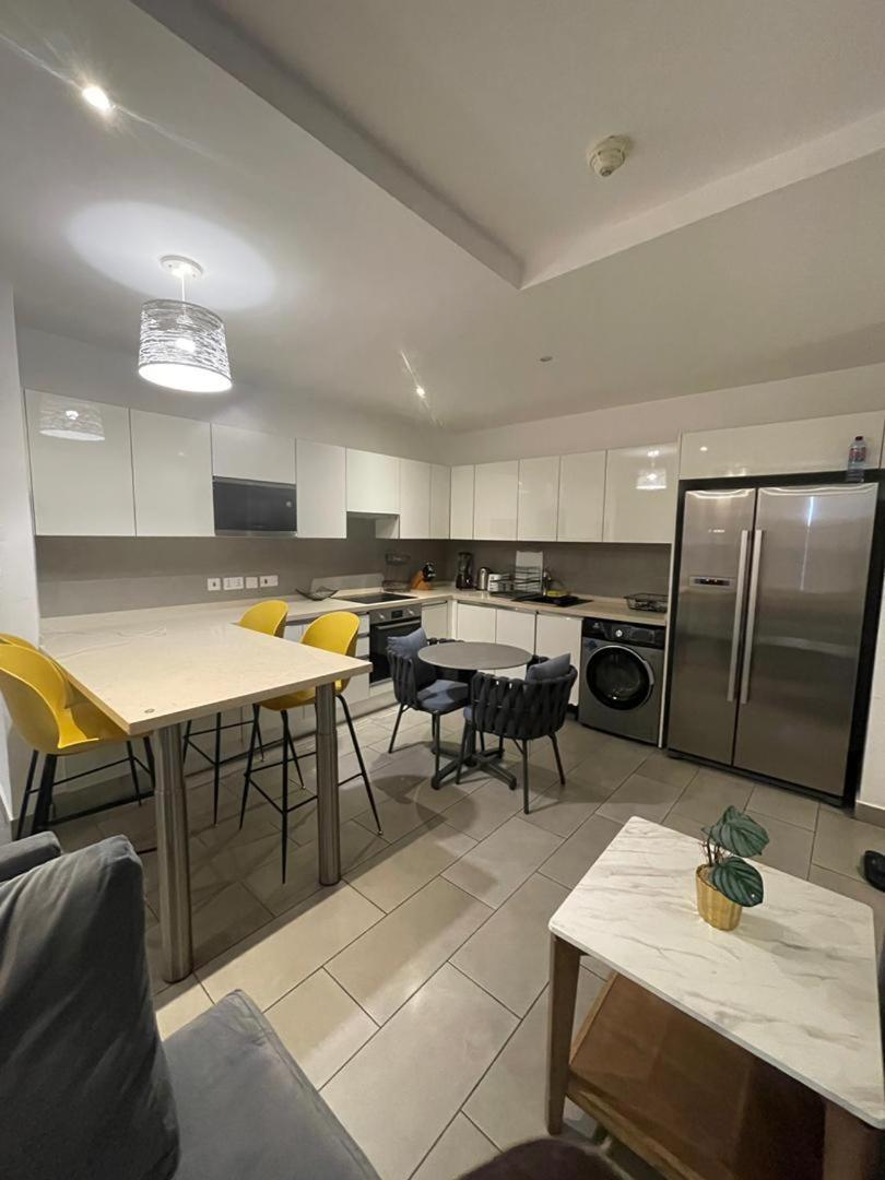 Luxury Labone Edge 2-Bedroom Apartment In Accra - Fivehills Homes Экстерьер фото